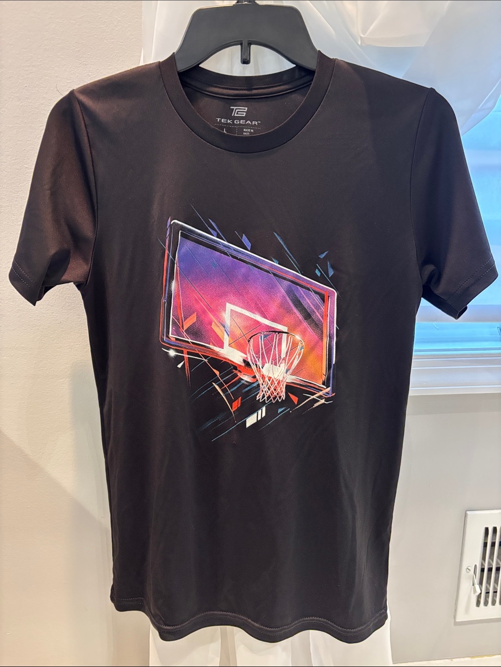 tek gear Black Short-Sleeve Tee Vibrant Basketball Backboard Graphic youth L